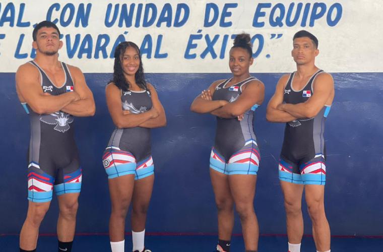 Ángel Cortés, Jeanice Mejía, Channett Simmons y Robert Pérez, algunos de los atletas que están en el campamento.