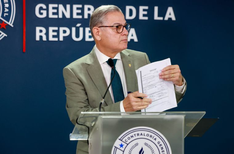 Contralor de la República, Anel Flores.