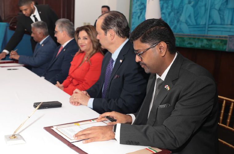 Firma de los acuerdos entre Panamá e India.