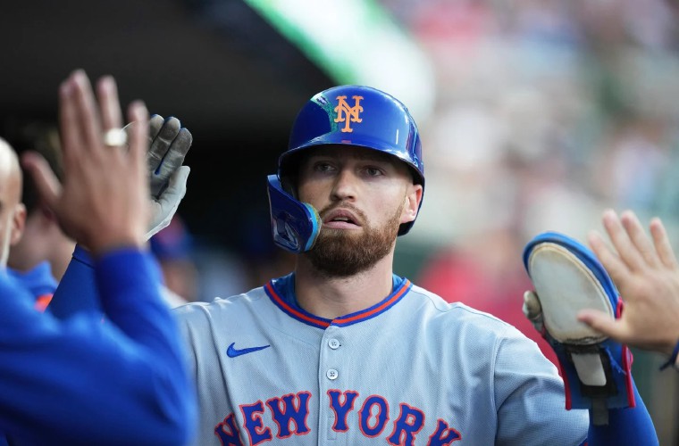 Brandon Nimmo pasa a los Rangers.