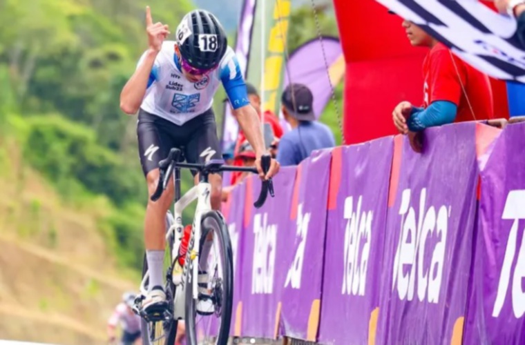 El tico Alejandro Granados en acción durante la carrera de ayer.