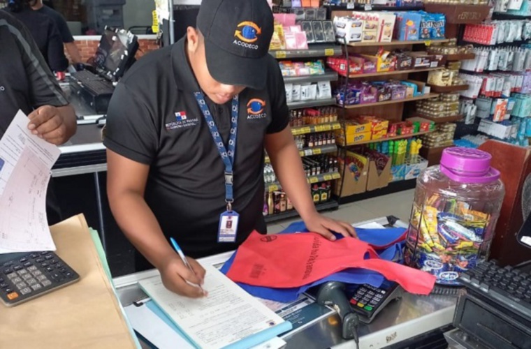 15 comercios fueron multados.