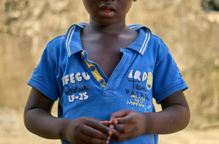 Al menos 12,000 niños están fuera del sistema escolar.