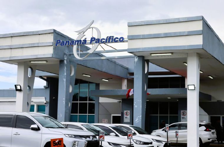 La mayoría de las empresas instaladas en la zona pertenecen al sector logístico, marítimo y de aviación. 