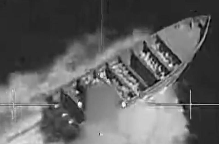 Una de las embarcaciones bombardeadas por el ejército gringo.