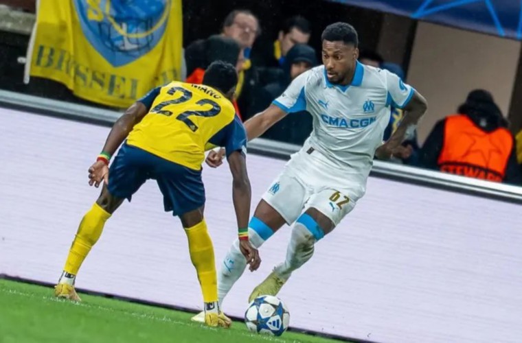 El lateral panameño retornó ayer a las canchas luego de recuperarse de una lesión en una de sus piernas.