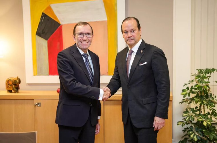 Espen Barth Eide (Izq.) junto a Marínez-Acha.