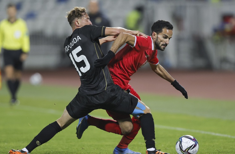 Valdrin Xhemaj (d), de Jordania.