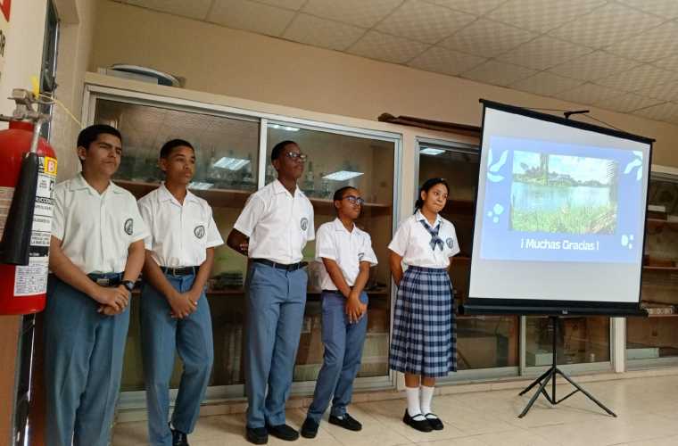 Estudiantes expusieron los objetivos del estudio.