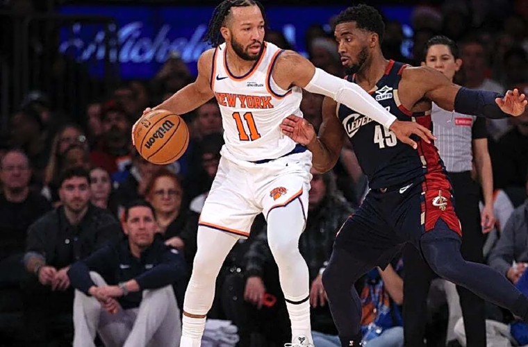 Jalen Brunson lideró triunfo de los Knicks.