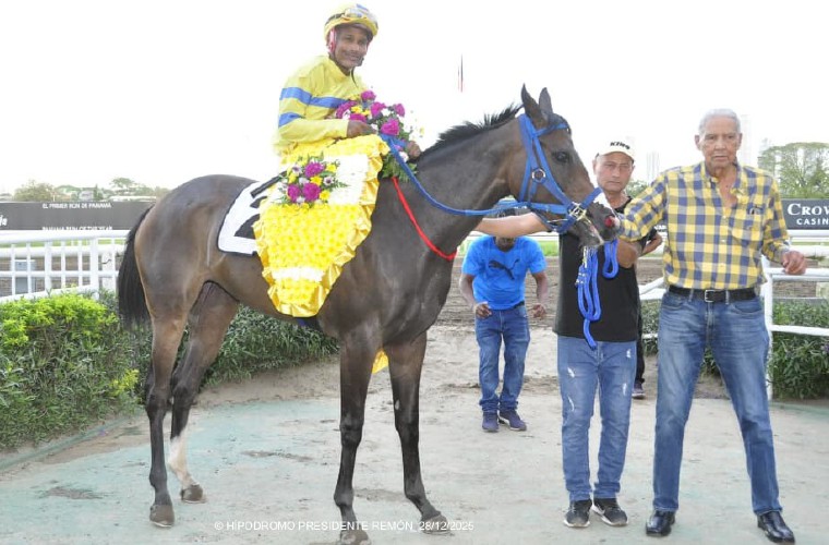 El jinete Ángel Rivas con Doña Perfecta.