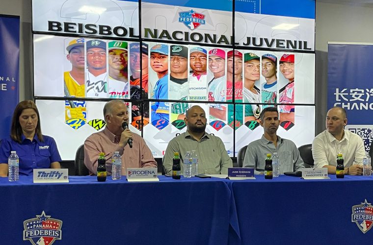Miembros de la Federación Panameña de Béisbol (Fedebeis) y sus patrocinadores hicieron el lanzamiento oficial del torneo.