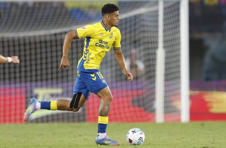 Edward Cedeño, volante panameño, está en su primera temporada con Unión Deportiva Las Palmas, equipo que milita en la segunda división del fútbol de España.