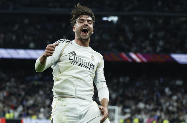 Raúl Asencio celebra su gol anotado.