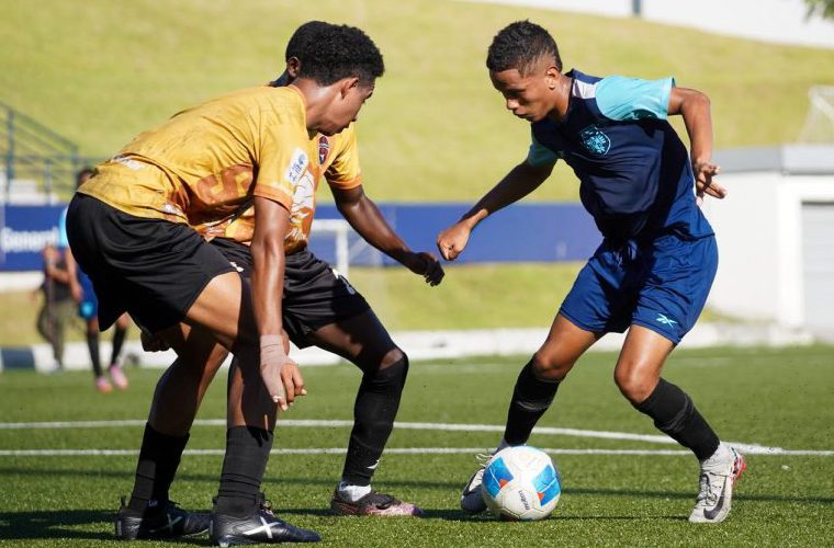 Partido de fogueo entre la Sub-17 de Fútbol de Panamá y el Sporting San Miguelito realizado ayer en el Yappy Park. 