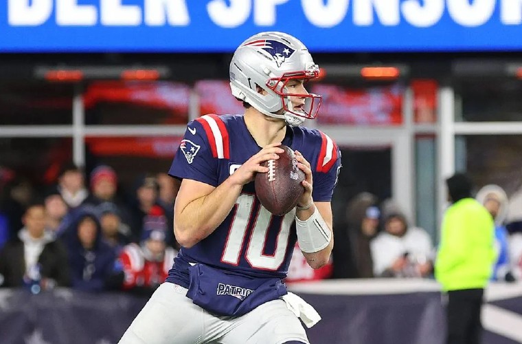 Drake Maye, quarterback de los Patriots.