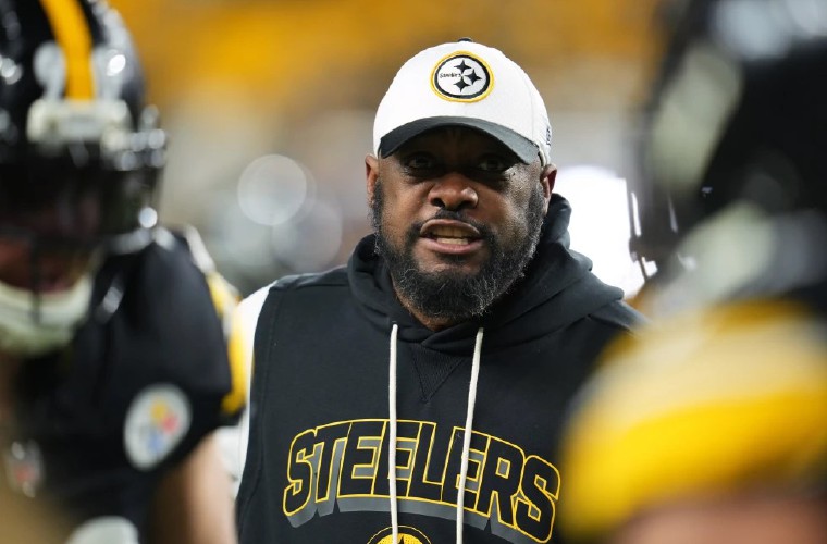 Mike Tomlin, exentrenador en jefe de los Steelers.
