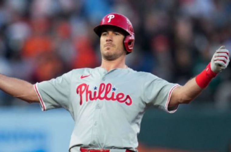 J.T. Realmuto seguirá con los Filis.