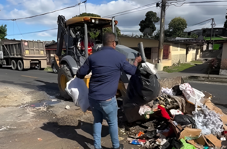 La AAUD ejecuta su plan de recolección de basura en San Miguelito.