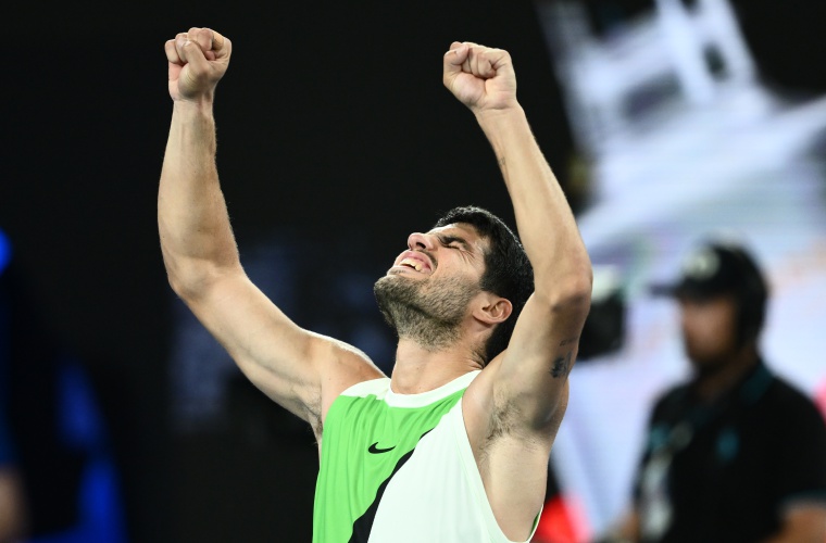 Carlos Alcaraz celebra su clasificación.