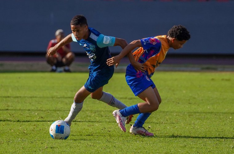 La Selección Sub-17 de Fútbol masculina de Panamá disputó ayer un partido amistoso con el Club Atlético Río Abajo.