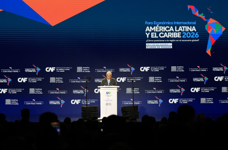El presidente de Panamá, José Raúl Mulino, habla durante el Foro Económico.