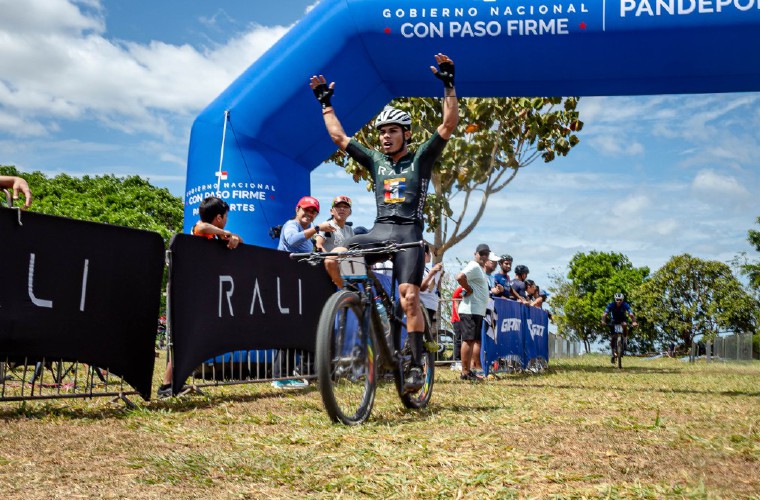 Roberto Herrera ganó la Elite masculina.