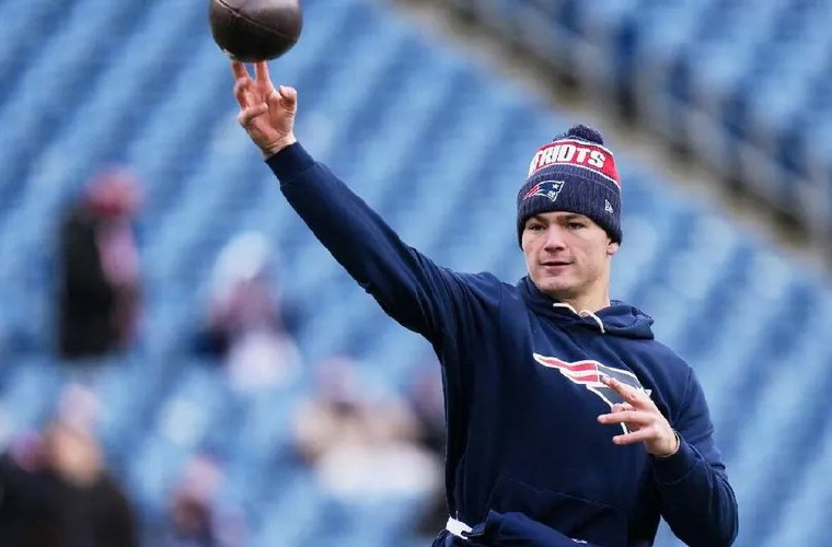 El quarterback de los New England Patriots, Drake Maye, se vio recuperado durante la práctica de su equipo con miras al Súper Bowl, el cual se disputará este domingo 8 de febrero en Santa Clara, California.