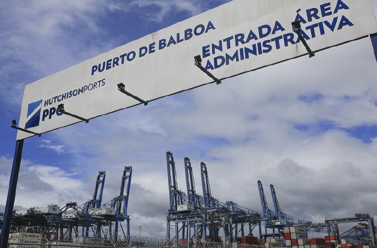 Grúas de pórtico en el Puerto de Balboa.