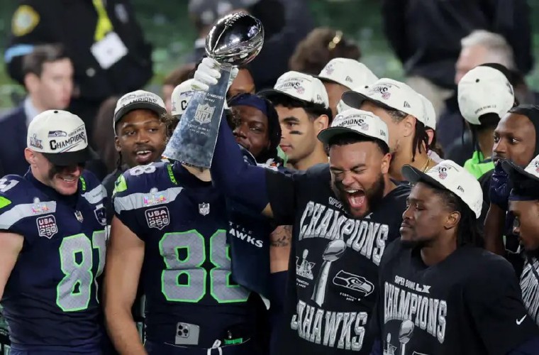 Jugadores de los Seattle Seahawks durante la celebración luego de vencer a los New England Patriots en el Súper Bowl.