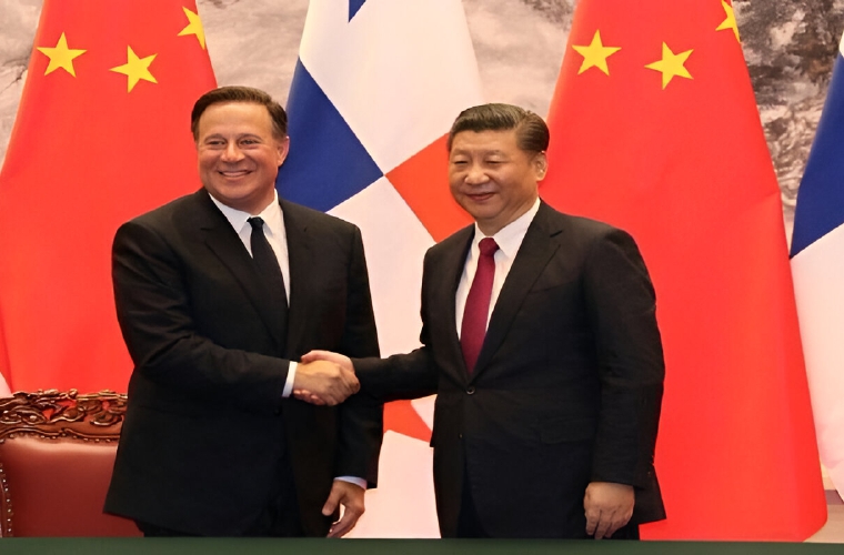 Varela, exmandatario de Panamá, y Xi Jinping, presidente de China.