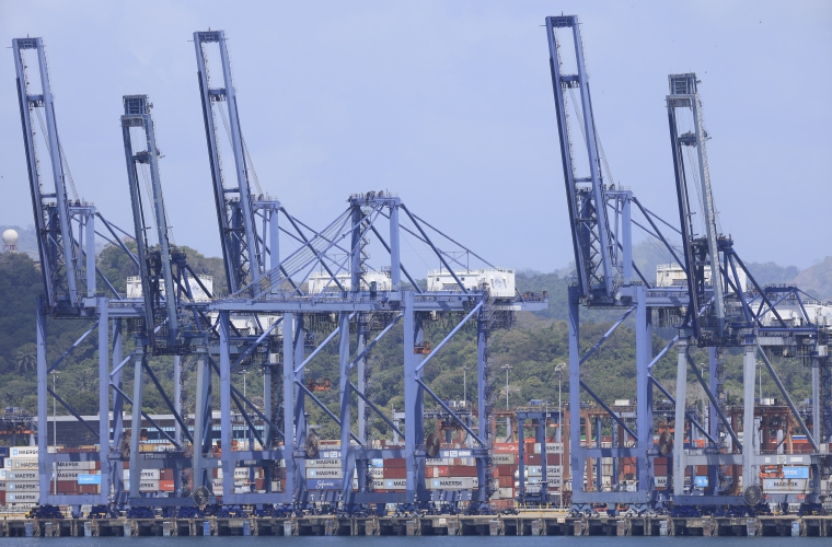Grúas de pórtico en el Puerto de Balboa.