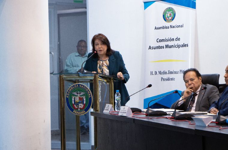 La directora de la AND, Roxana Méndez, brinda resultados del 2025.