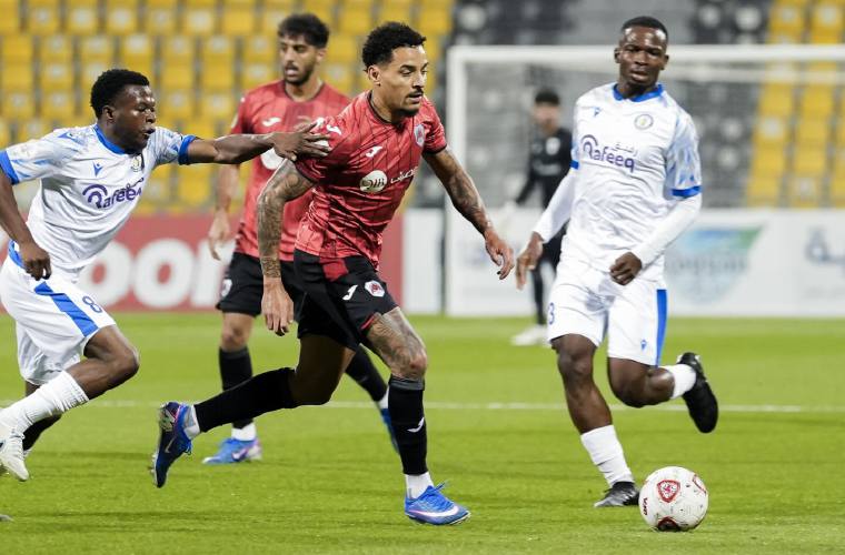 Acción de la Liga de fútbol profesional de Catar.