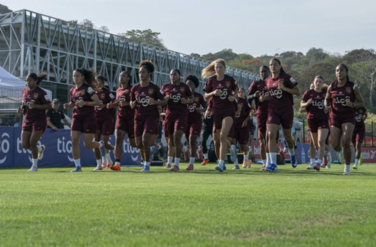 Emtrenamiento de la selección en el CAR.