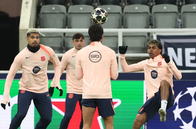 Entrenamiento del FC Barcelona en el día de ayer con miras al partido de ida de los octavos de final de la Liga de Campeones de la UEFA.