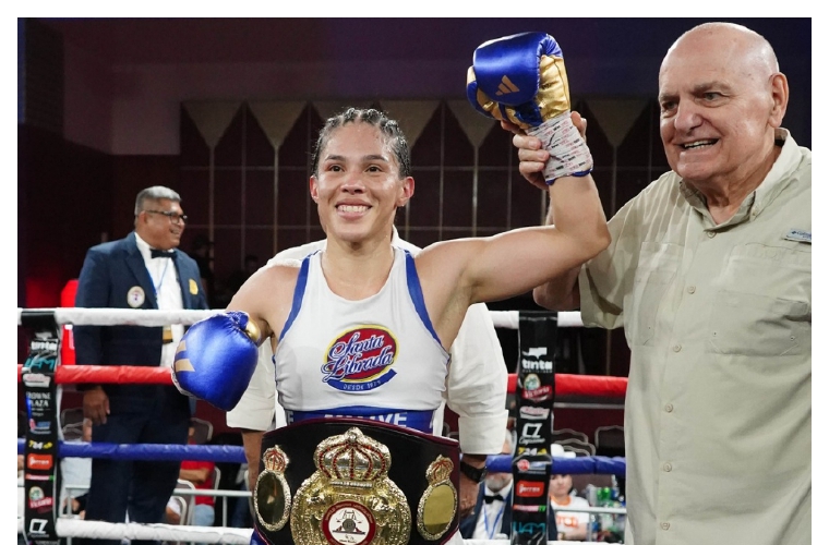 Nataly Delgado durante su defensa titular en Nicaragua.