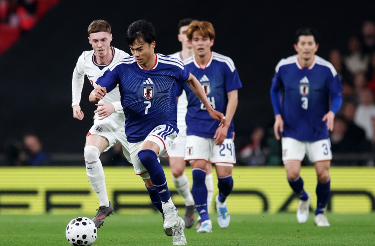 Acción del juego entre Inglaterra y Japón.