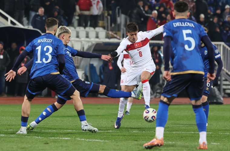 Arda Güler (der.), de Turquía.