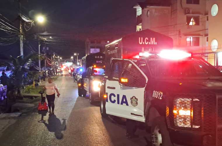 La policía realizó anoche un fuerte operativo en Río Abajo.