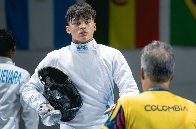 El esgrimista Caleb Caldito Chan conquistó la medalla de oro de la modalidad espada individual masculina de los Juegos Suramericanos de la Juventud que se desarrollan en Panamá.