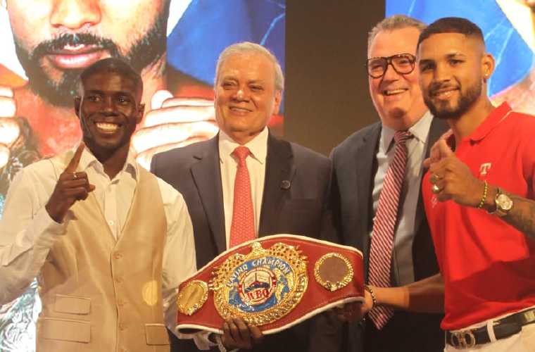 Yuberjen Martínez (i) y Ángel Bethancourt.