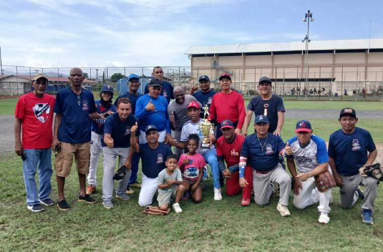 Club HR, campeón del softbol de 60 años de Panamá Este | Critica