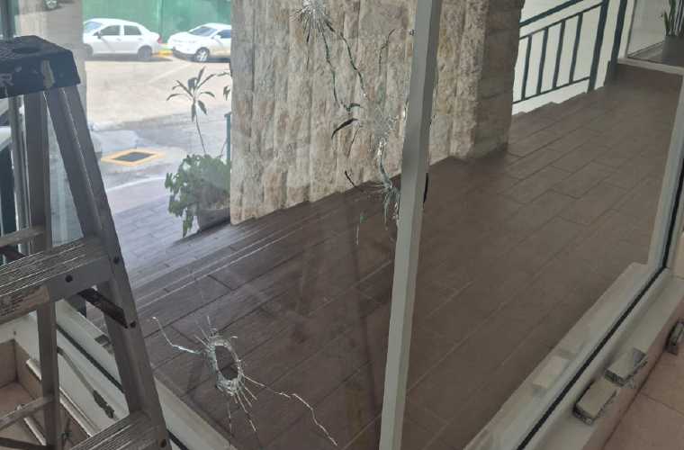 #SucesosCri  ¡Plomo en el lobby! Pistoleros desatan terror