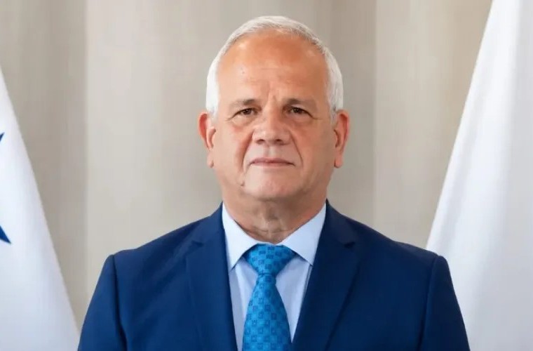 El profesor Pedro González Beermann asume la rectoría de la Unachi de manera interina.