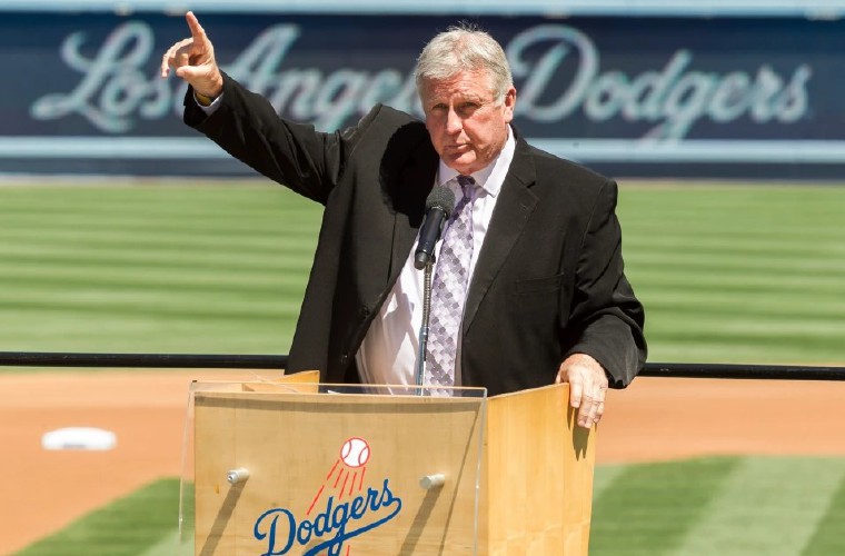 Tommy John ganó 288 partidos.