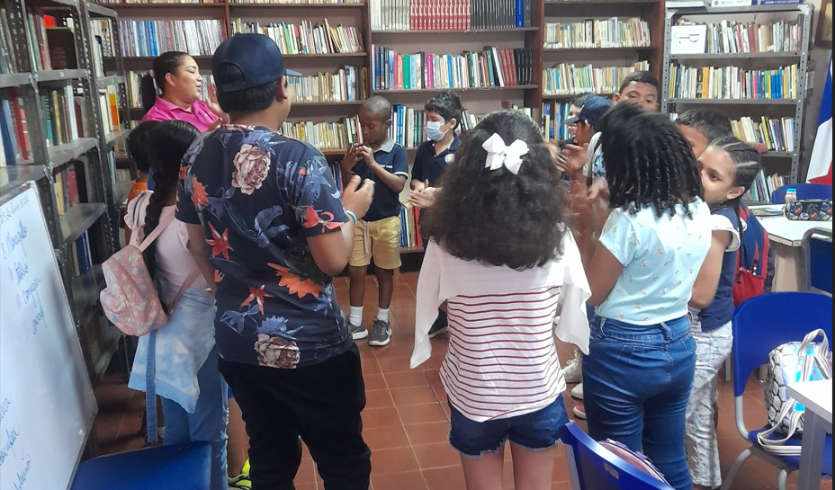 Bibliotecarias panam.eñas se forman y profesionalizan en España. Foto: Cortesía