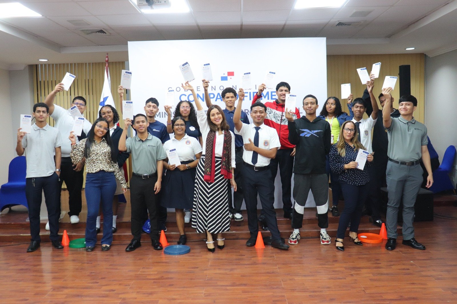 Ministerio de Desarrollo Social lanza tarjetas de corresponsabilidad para jóvenes emprendedores