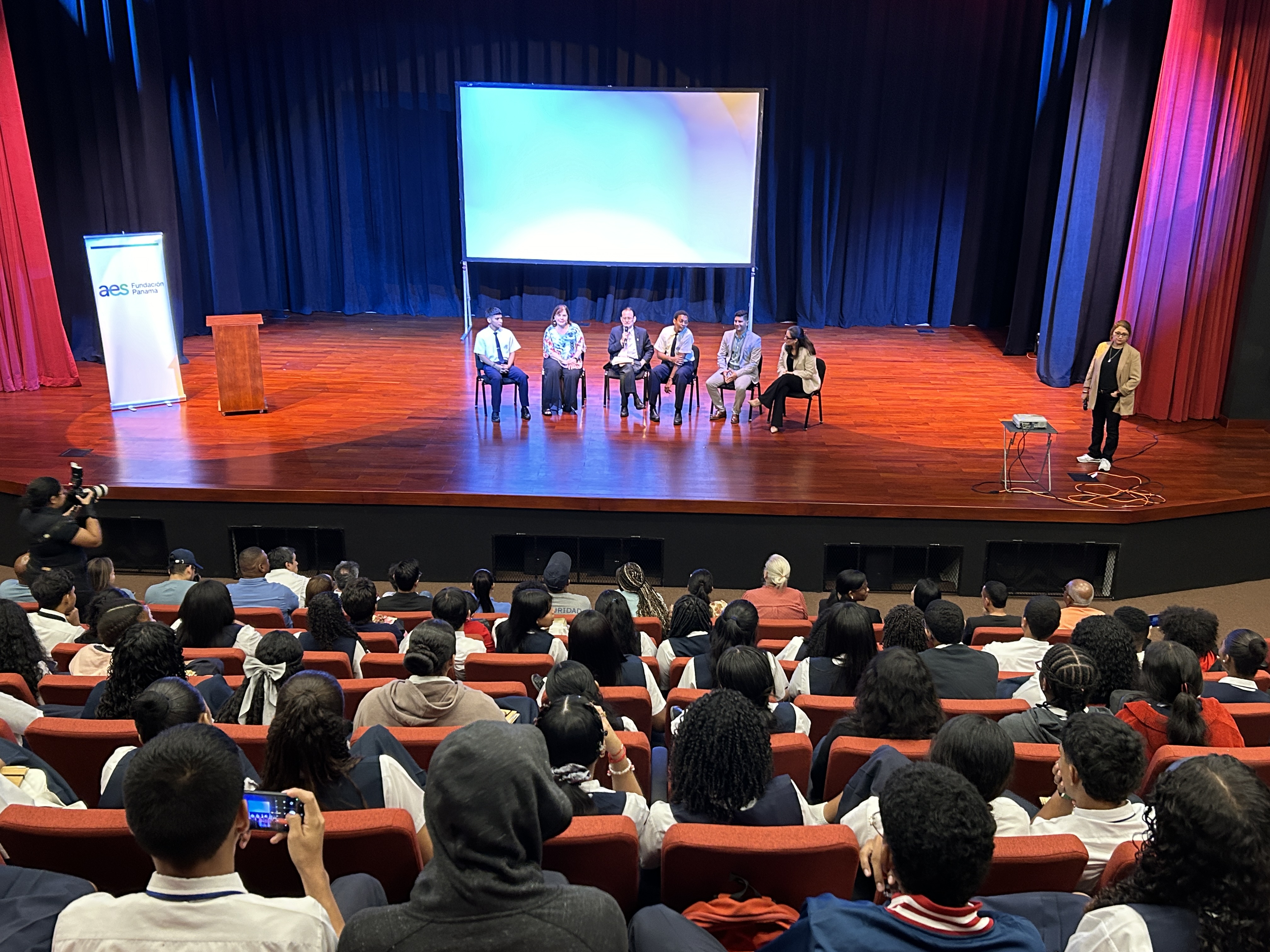 Participaron estudiantes y docentes del Colegio Abel Bravo. Foto: Cortesía
