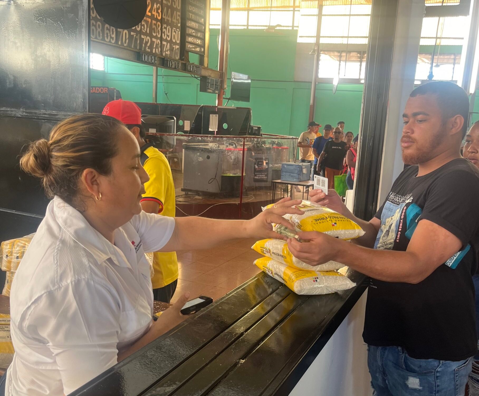 En busca del arroz barato.